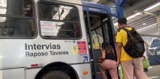 Prefeitura de Cotia volta a obrigar uso de máscaras no transporte coletivo