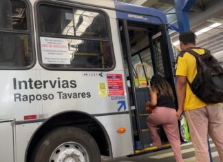 Prefeitura de Cotia volta a obrigar uso de máscaras no transporte coletivo
