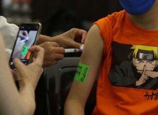 Adolescentes paulistanos recebem dose de reforço a partir desta segunda
