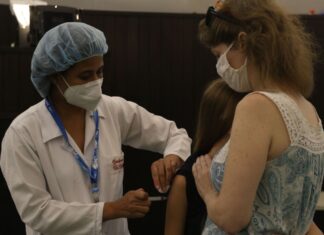 Saúde distribui 740 mil doses da CoronaVac para vacinação de crianças