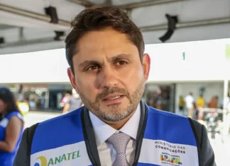 “X” tem que cumprir ordem judicial, afirma ministro das Comunicações