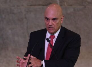 Moraes diz que desinformação na internet põe em risco a democracia