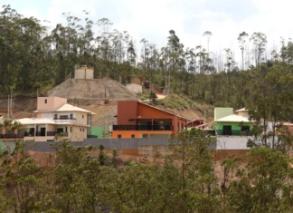 Quase 60 pessoas morreram sem ver distrito reconstruído em Mariana