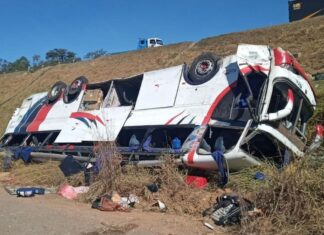 Três pessoas morrem em acidente de ônibus na Rodovia Washington Luís