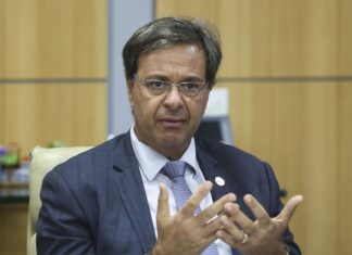 Ministro do Turismo testa positivo para a covid-19