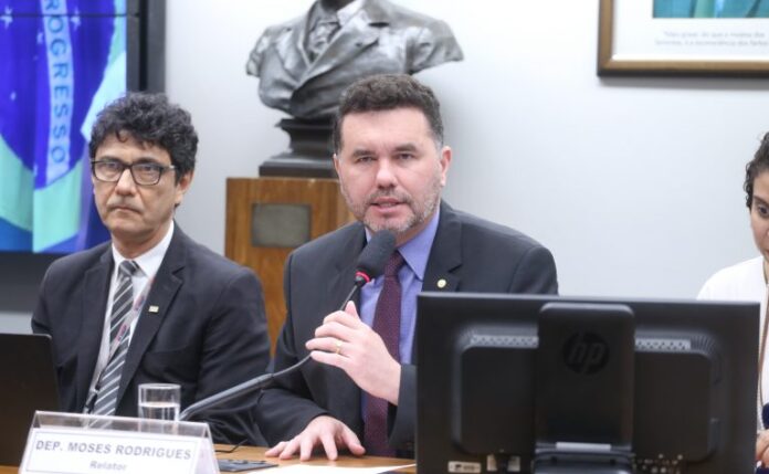 Universidades e estudantes cobram orçamento para atingir metas do novo Plano Nacional de Educação