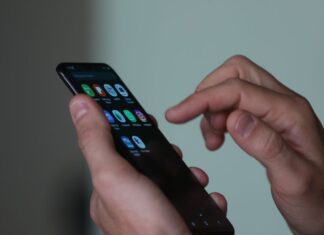 TSE formaliza acordo com 8 redes sociais para combater desinformação