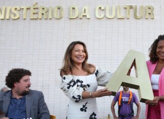 Cultura é do povo brasileiro e precisa ser respeitada, diz ministra
