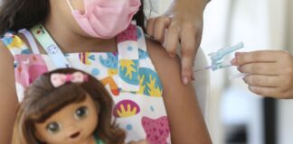 Governo libera vacina contra covid-19 em crianças a partir de 6 meses