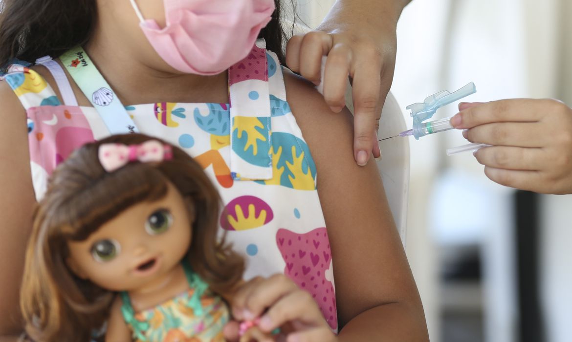 Vacinação de crianças contra a covid-19 na UBS 5 de Taguatinga Sul