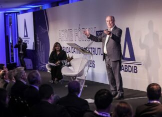 Ciro Gomes pede ajuda de empresários para debater modelo econômico