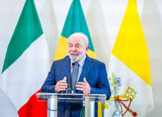 Na Itália, Lula diz que manutenção da atual taxa de juros é irracional